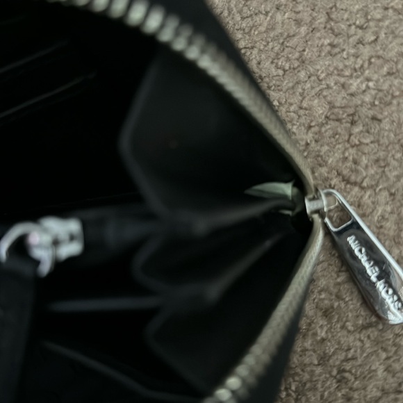 Michael Kors Jet Set Monogram Wallet Wristlet - Picture 4 of 4